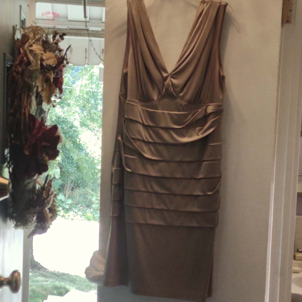 Women's size 16 gold sparkle tiered dress.